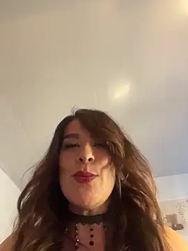 Gia_Bruni - Chupo mis dedos con cremosos ❤️‍🔥