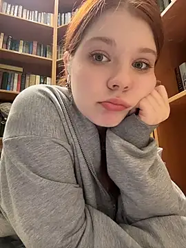 Freaky__Nikki - massage my soft tits