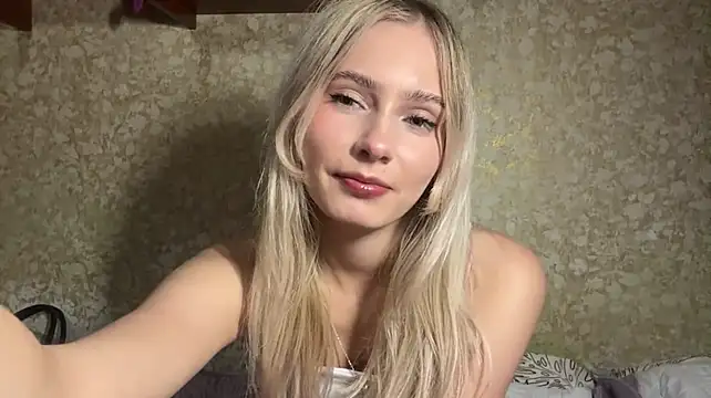 LynnMontiel - flash my ass
