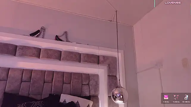 MaddieCrow - Spank face 6 times