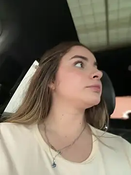 Imlindapink - Zoom pussy hole + open legs 🔥