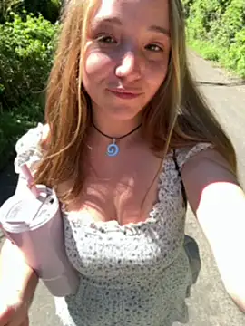 Sashapulse - Take off bra and lick nipples outdoor