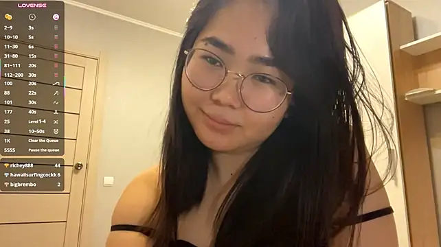 HikkoSinu - flash boobs