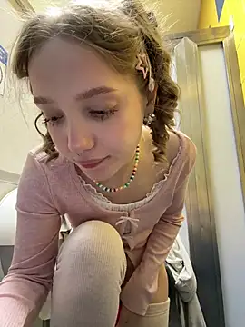 Bambi_lu - finger naked pussy right on the bus!!!