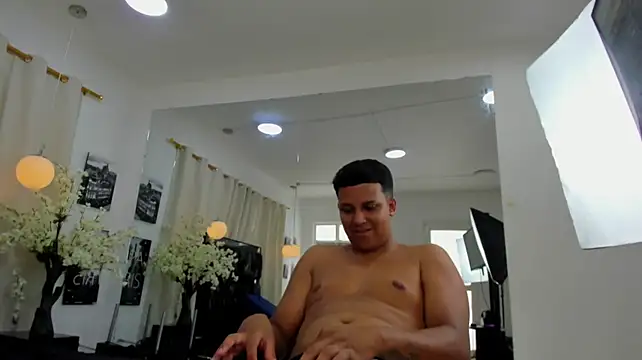 Emmily_williams - suck tits + saliva +pinch nipples