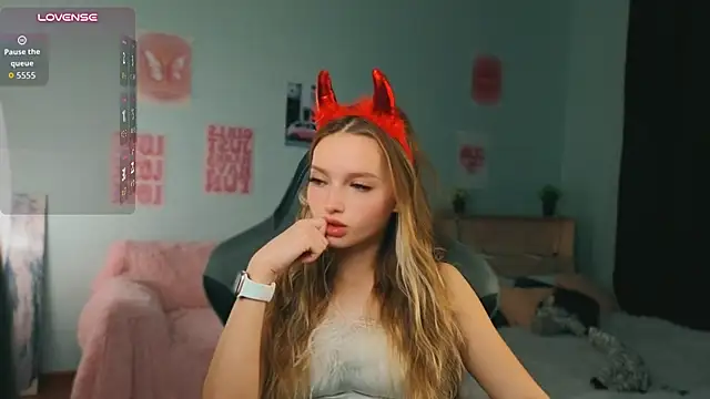 Evamoonis - put on demon horns