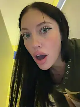 Melissa_crazy - one finger fuck pussy then suck it 🤤