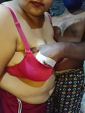 Piu_1202 - Boobs show