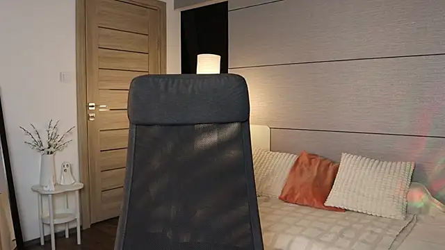 Laraaa_Loom - dildo szopi