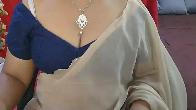 Mallu_Manisha - Bra and Saree