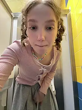Bambi_lu - keep boobies out 30 sec!