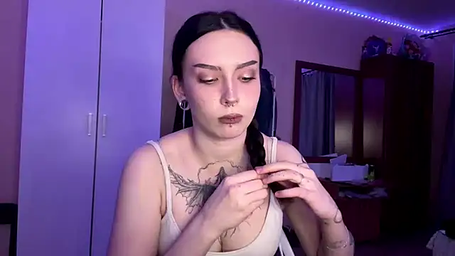 LouraSilvius - Tease pussy close-up