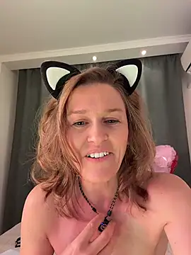 Lizacams - 2 fingers in pussy