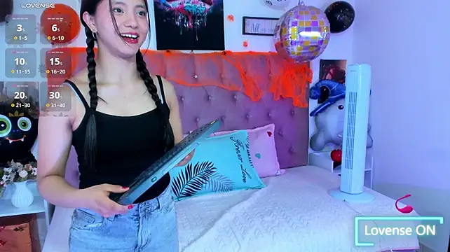 Lux_wish - Naked + fingers pussy