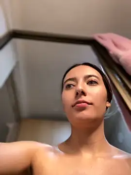 Kloe__t18 - Flash ass at the bus