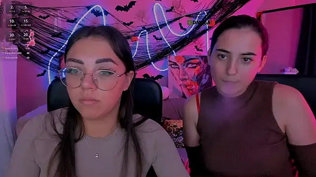 Kiki_swan - show and slap ass