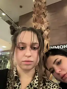 Double_troubles - Get both pussy wet in shopping mall💦