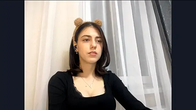 JessicaRomjue - see my naked back