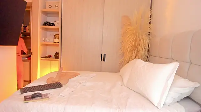 Leah_Grey