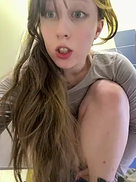 FroggyAnna - open door! let random guy see me naked!
