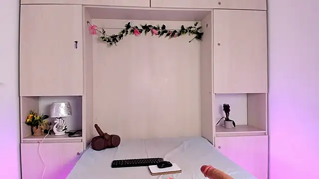KendallRosse1 - Suck Dildo