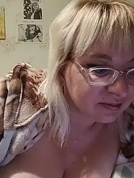 Vika1111 - Doggy style, no panties