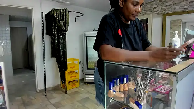 MAREIA_25 - HIDDEN CAM IN WORK MAKE MY PUSSY WET