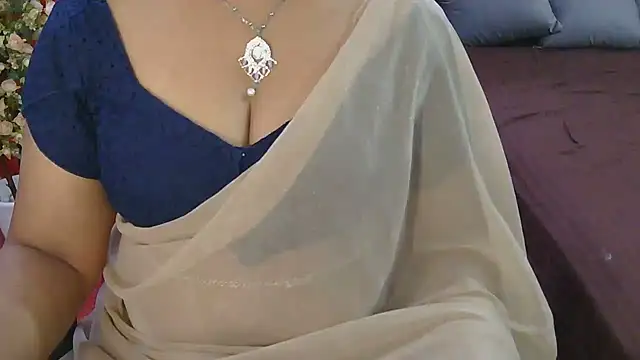Mallu_Manisha - Bra and Saree