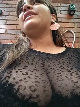 Ivy_enjoy - Olive OiFriend oil my tits in public