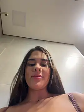 BellaLeclair_ - Slap tits in gym