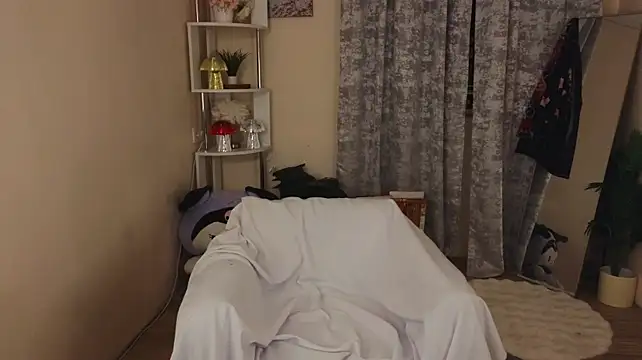 Mecherry - Tease big boobs close to cam