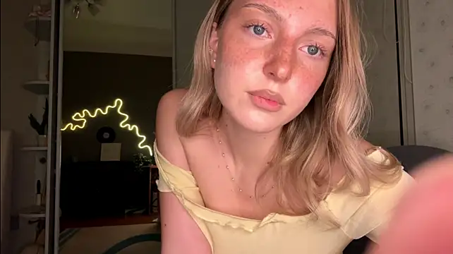 LatishaKrauel - Show my bra