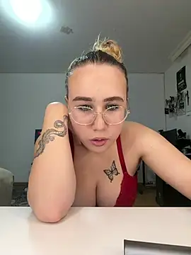 MarieHofer19 - Rub my pussy without bra ✨