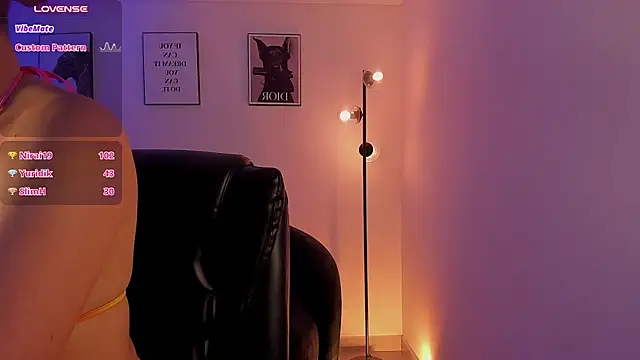 Emilyymilleer_ - OIL IN BOOBS
