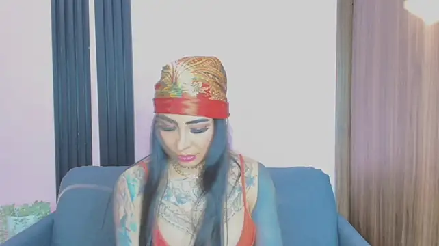 EmiliMontero - STRIPTEASE + FINGER FASTER👑