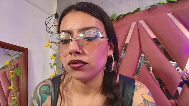 Violeta_munss - A LOT OF SALIVA ON MY FEET