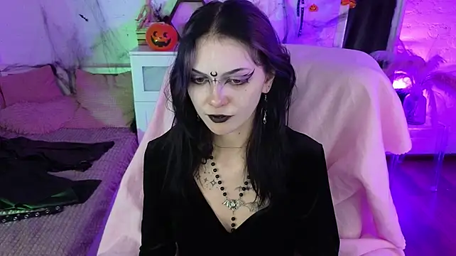 LorenLoiss - feet barefoot close to cam