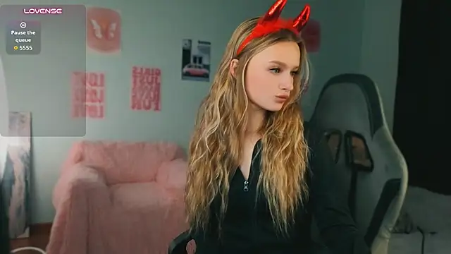 Evamoonis - tease my boobs in top