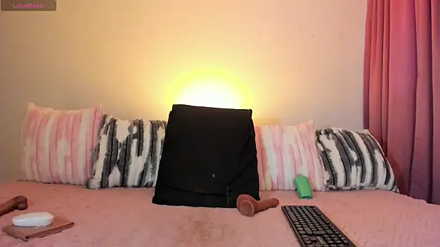 SophiieLaurentt - Show me your tits