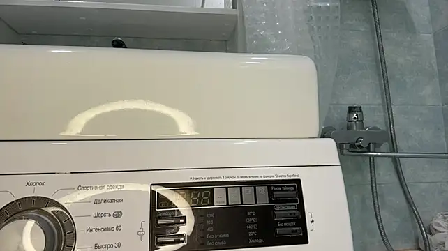 EleneZediker - Squezee my wet tits in bath