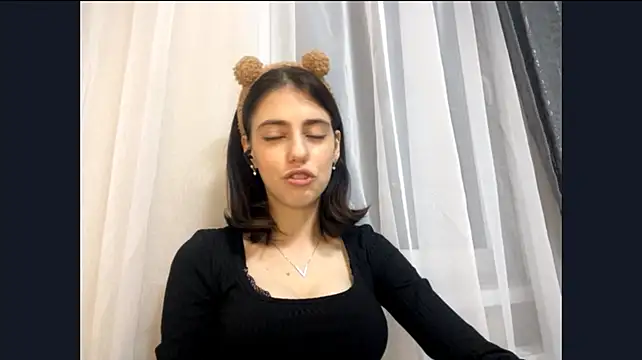 JessicaRomjue - see my naked back