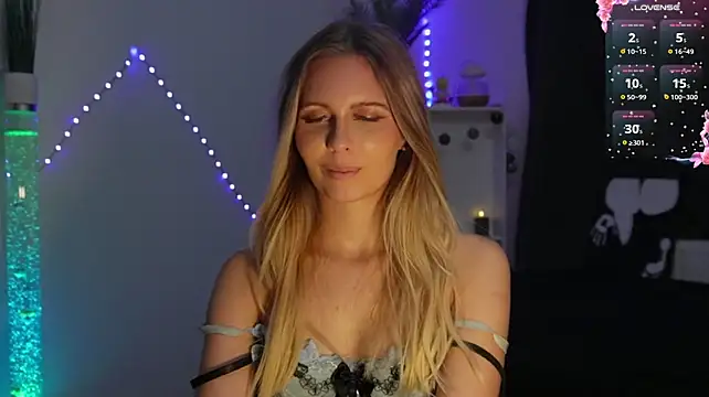 BonnieBluX - Playing with my tits under the bra🫦