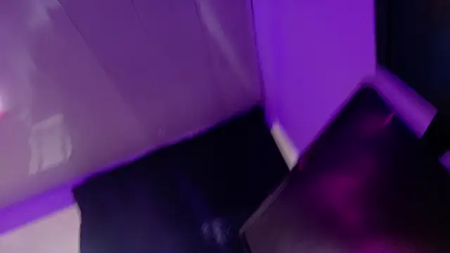Selena_Gold11 - smoking in public