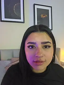 Emilyy_ - 4fingers in my pussy