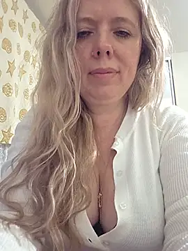 Irina3718 - Spanking on the butt 10 times.