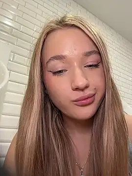 Milaa_sun - show tits to stranger on street 🍒