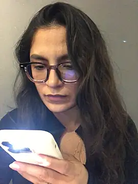 Gia_Mazzon - TEASE MY PUSSY UNDER TABLE