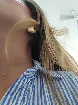 Karen_San_Miguel - Flash tits in public + spit tits 😈