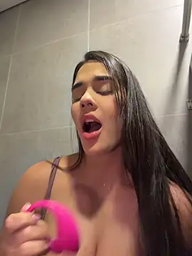 BellaLeclair_ - Rub my big clit