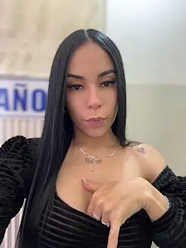 Naatalia - Pussy happy in my work